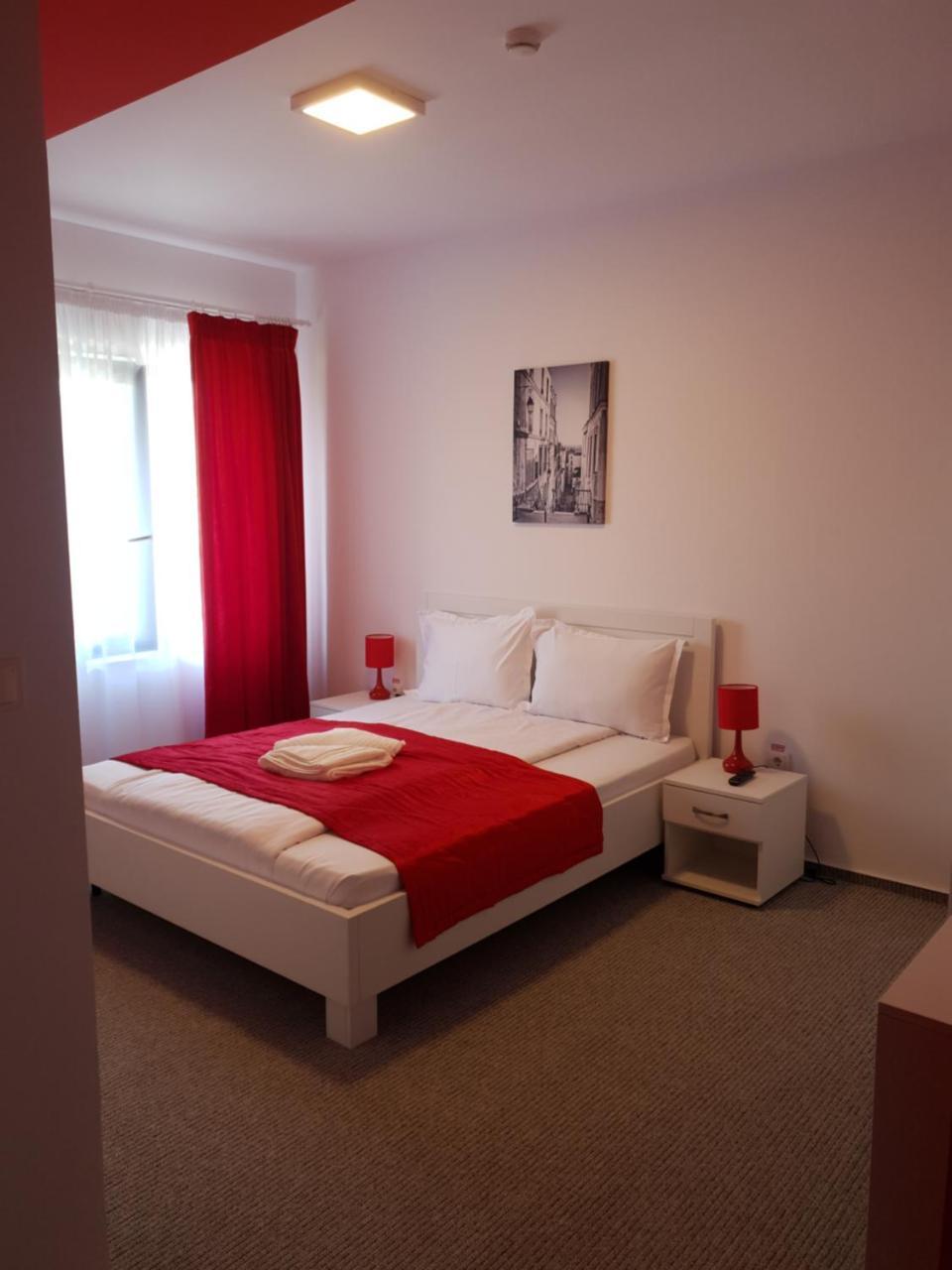 Pensiune Confort Morosanu Sinca Veche Exterior foto